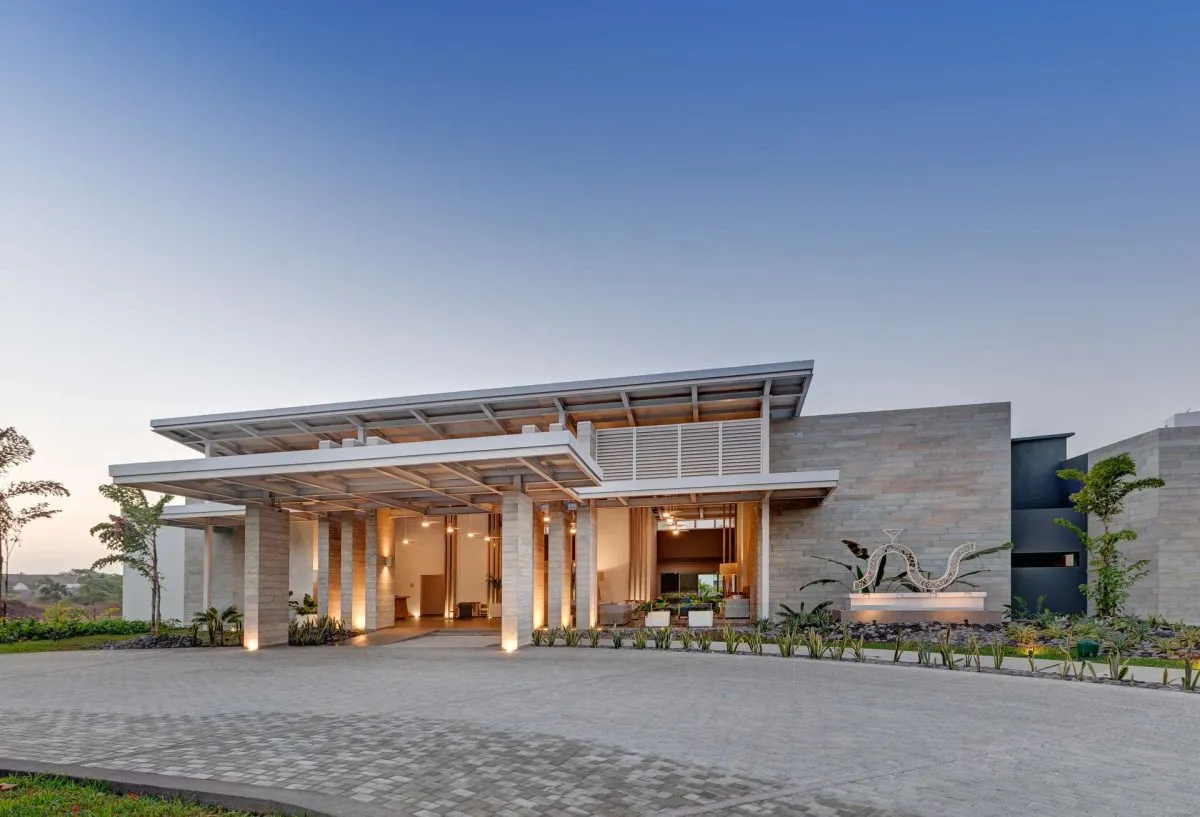 Oceana Resort Entrance